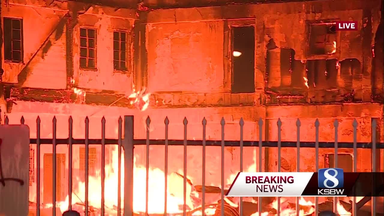 Fire destroys abandoned building in Salinas' Chinatown - YouTube