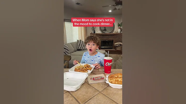 あなたの好きなファストフードは何ですか？...もちろん、私の場合はレイジング・ケインズです😋#ショートパンツ