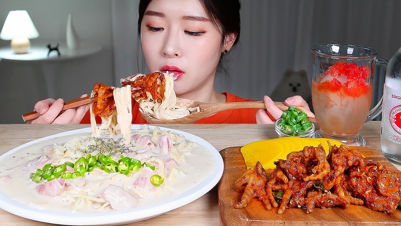 꿀조합 꾸덕꾸덕 크림파스타에 매운직화 무뼈닭발 🔥청양고추 먹방 | FANTASTIC FOOD COMBO★ CREAMY PASTA & SPICY CHICKEN FEET MUK