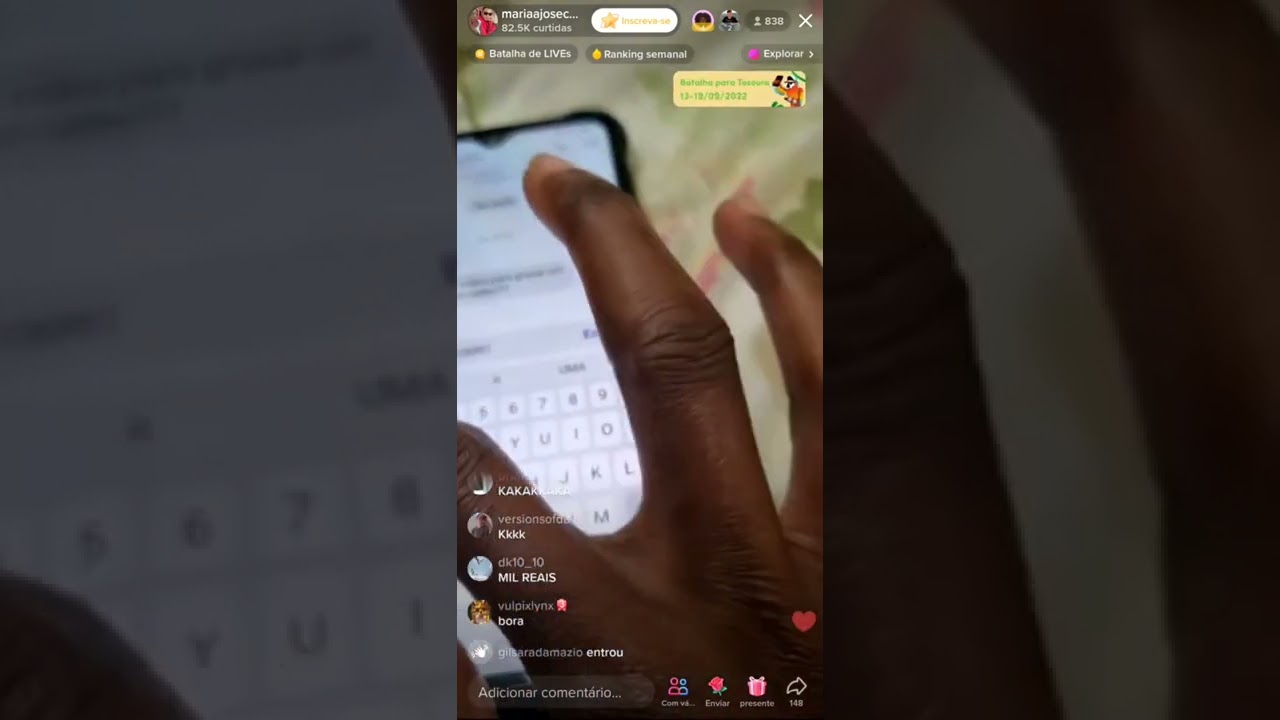 maria cururu reage às mensagens dos fãs durante live