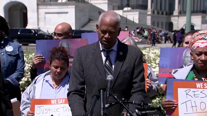 Democrats urge Justice Thomas to step down amid ethics concerns