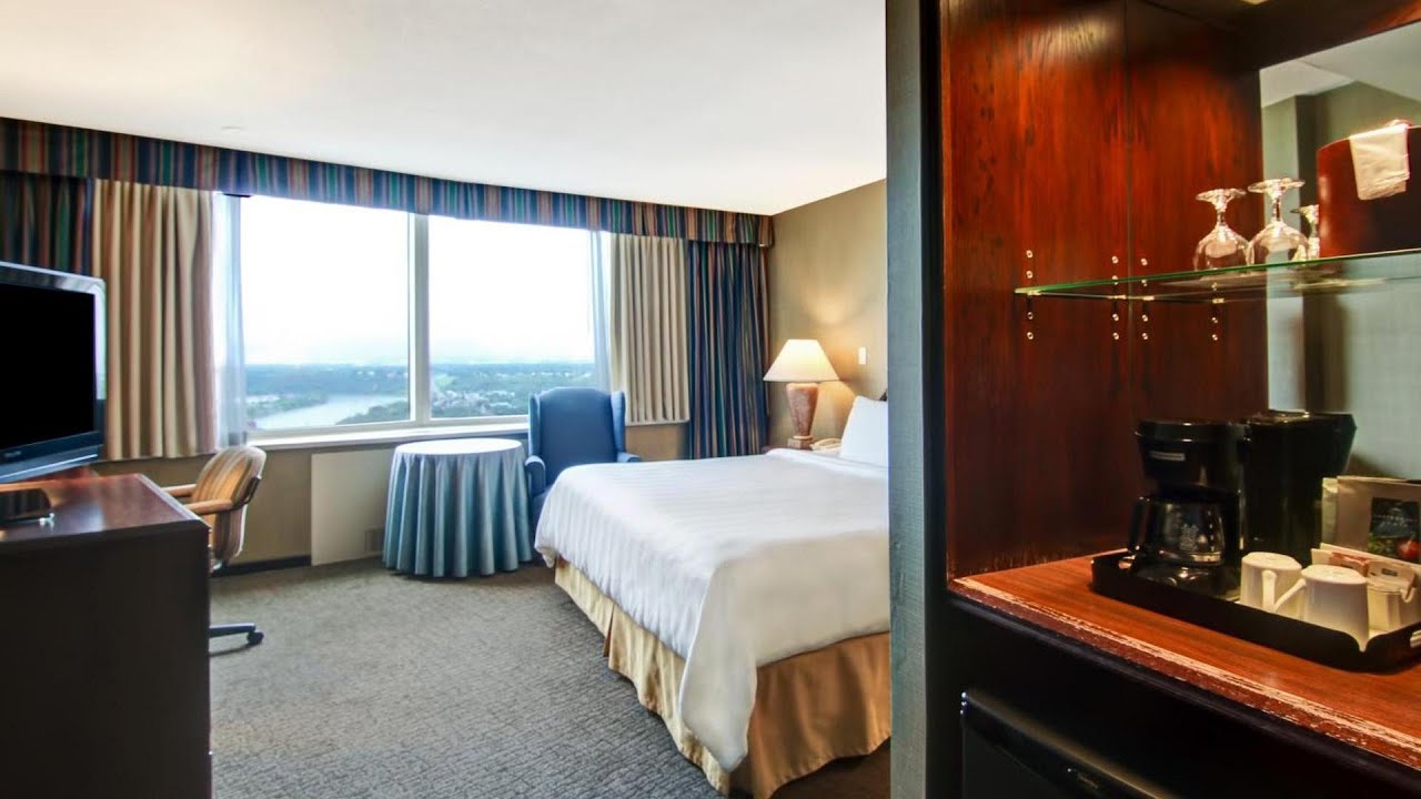 Chateau Lacombe Hotel, Edmonton, Canada | Best Travel Plan