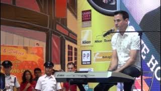 Meet & Greet with Tommy Page @Grand City Surabaya Main Atrium, 16 November 2013