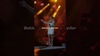 Bekleyeli̇m De Geçsi̇n Yillar