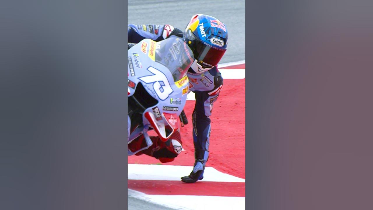 Is it raining? Alex Marquez checks first-HAND! 🖐 | 2023 #CatalanGP 🏁
