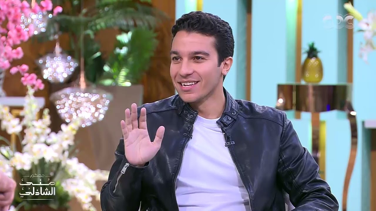 مابيقولش لأبوه خالد النبوي يا بابا.. نور النبوي مع منى الشاذلي