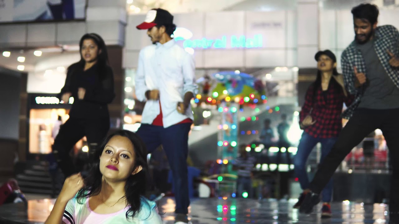 Flash Mob In Mall Flash Mob at Central Mall (ESPLENDIDEZ 2k18) - YouTube