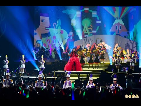 （影音）萬芳50歲首登小巨蛋 出場還沒唱已淚流滿面
