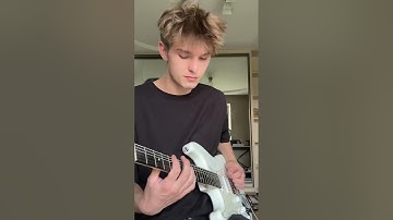 🎸 Unleash the limitless potential of music with the Xvive U2 Guitar Wireless System