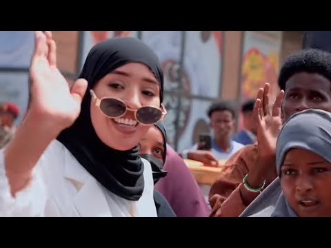 SAFARKII AMIIRA MUXUU KAGA DUWAANA DADKII HORE EE MUQDISHO LAGU SO DHAWEEYAY