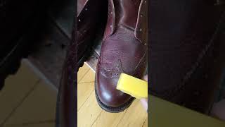 Waterproofing boots with beeswax