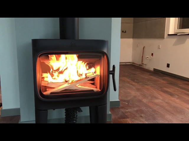 Jotul F 305 LL - YouTube