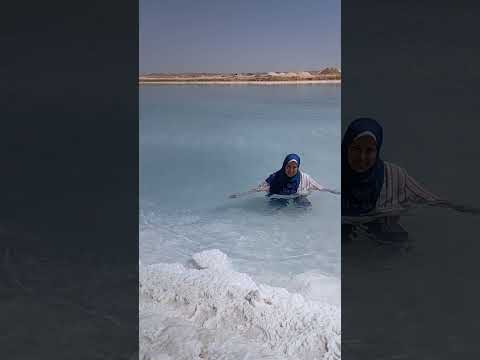 بحيرة المالح بسيوه وازلة جميع الامراض الجلديه لاتنسوا الاشتراك بالقناه  