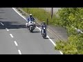 白バイに捕まってパニくる原付。A moped caught by a white police motorcycle became the panic.