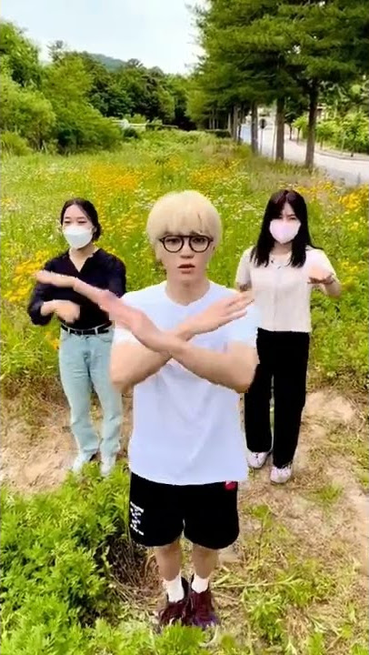 #taeyong joined the jiggle jiggle challenge 🤩