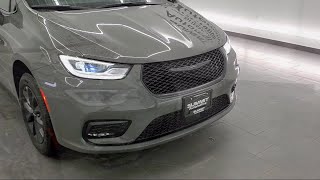 2021 Chrysler PACIFICA Touring L Ceramic Gray Clearcoat New. walk around for sale in Fond Du Lac, Wi