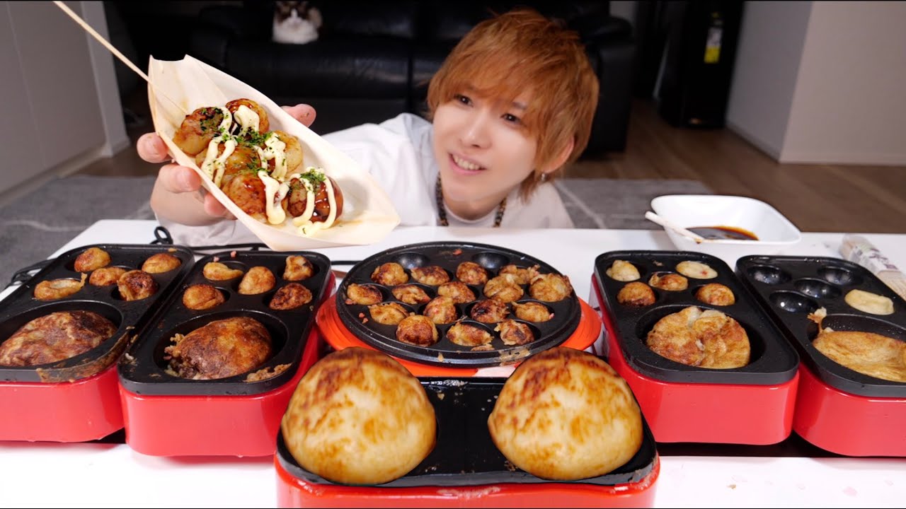 Osaka locals try their hand at making takoyaki! - YouTube