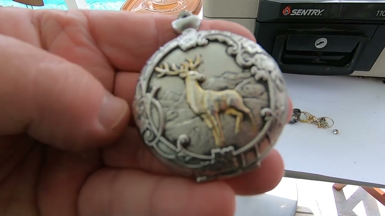 I Found A Safe In A Storage Unit! 