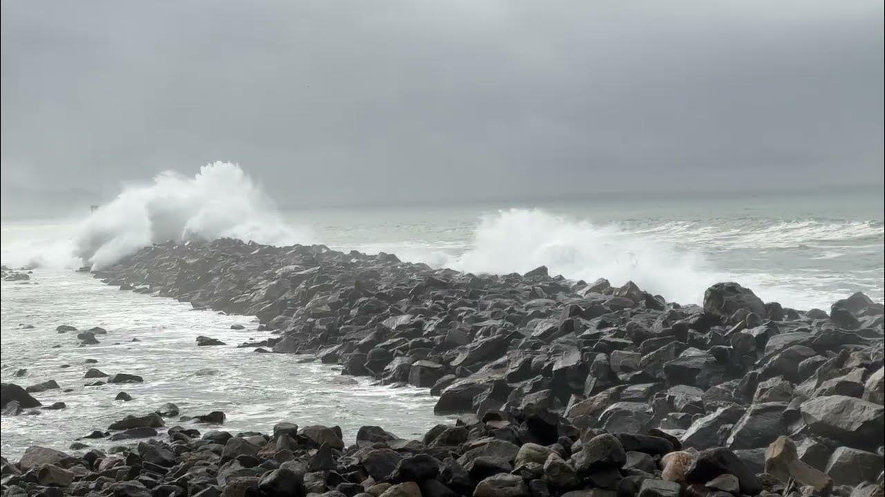 Morro Bay breakwater, dangerous king tide waves break overhead YouTube