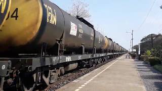 Alsthom 4142 ทำขบวนรถไฟด่วนดำที่ 633 ผ่านสถานีรถไฟท่าฬ่อ จ.พิจิตร
