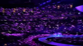 Ariana Grande- 7 rings live London o2 Arena 15/10 Sweetener