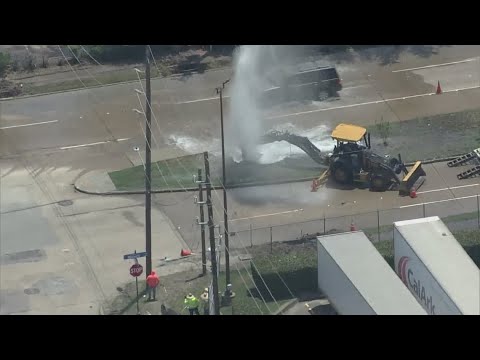 Water main break in northwest Houston sends water shooting into the air ...