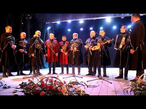 წყაროს თავზე გოგო მიდის