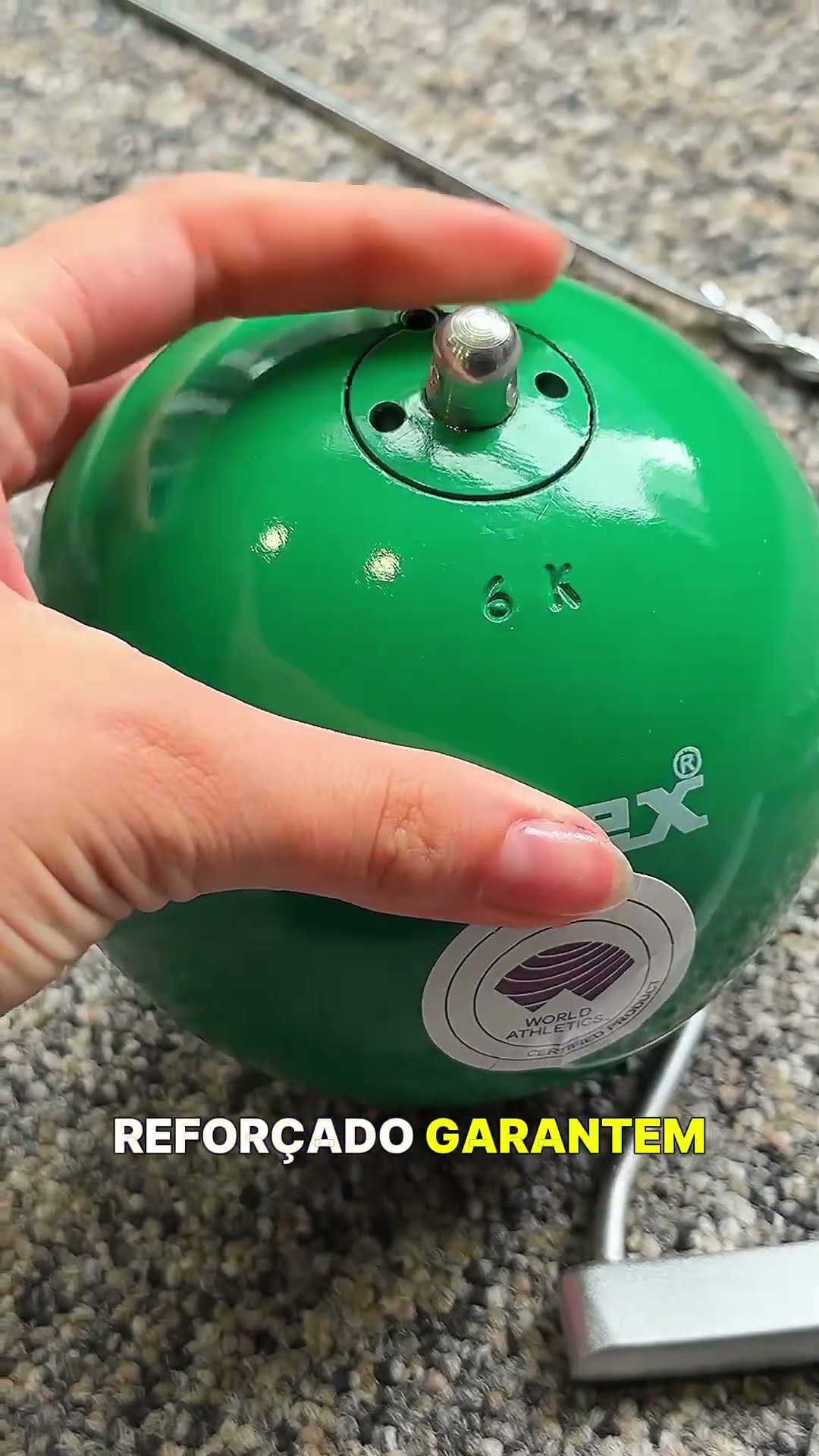 Vídeo 1 — Martelo de atletismo 6 kg 116mm IAAF com cabo e empunhadura Vinex