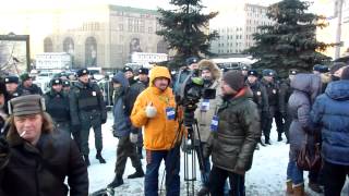 Кто возложил - в метро...
