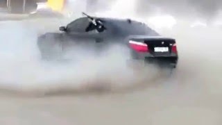 Düğün Konvoyunda Bmw Ile Drift Yapıp Silahla Magandalık Yapmak