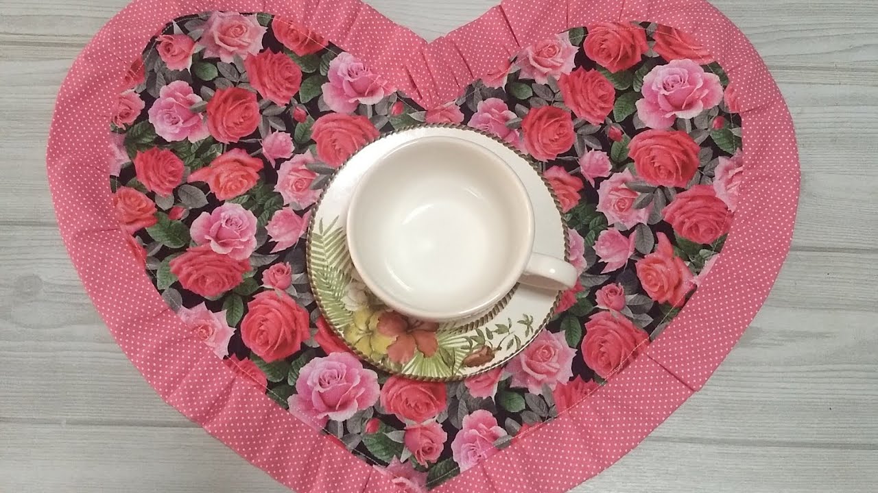 jogo americano de coração com babado facílimo.