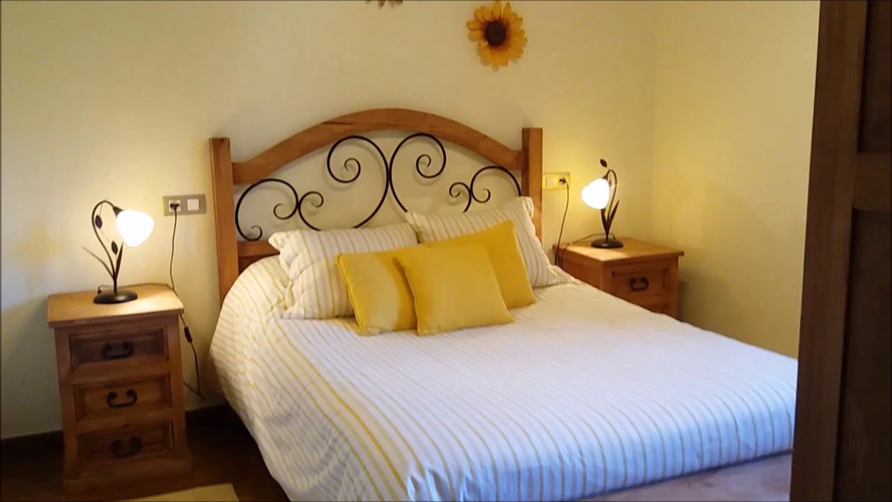 Casa rural en Cantabria: La Cabaña del Abuelo de Selaya. Os enseñamos la habitación amarilla.