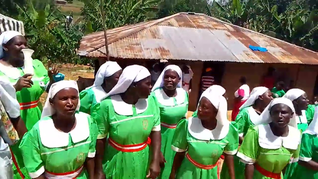 Msafara Wa Askofu Mkuu Kwa Mazishi ya Mama Efa Njeri