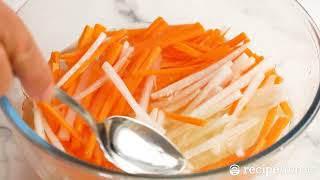 Vietnamese Quick Pickled Carrots and Daikon
