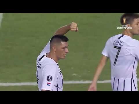 Trabzonspor'un eski golcüsü Oscar Cardozo 55 metreden harika bir gol attı