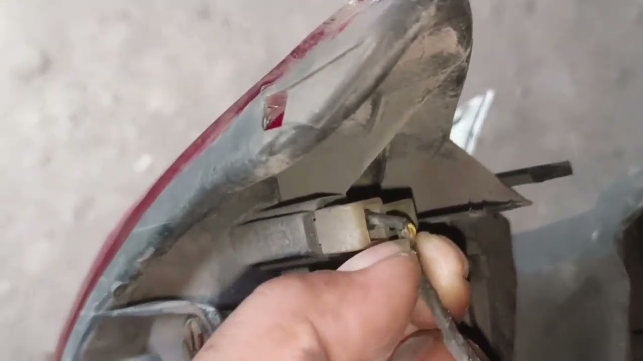 bunyi krekk-krek saat riting kiri motor  di nyalakan