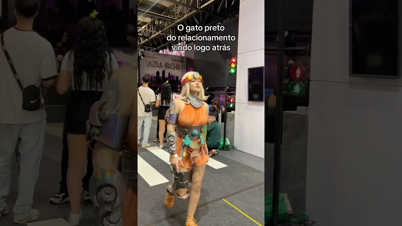 O gato e o golden. Quem é quem? ​⁠