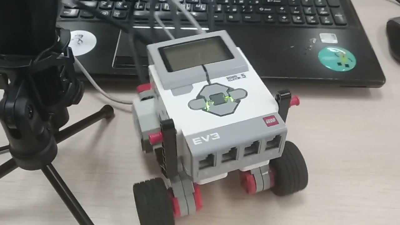 Воспроизведение музыки в Clev3r - Epic Sax Robot