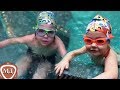 ГАРРИ и ЛИЗА ГАЛКИНЫ - 2 золотые рыбки плавают под водой!
