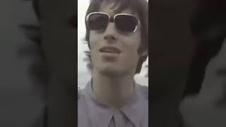 Liam Gallagher singing Blur