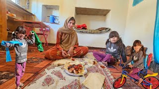 Download Lagu Mina rust uit in een berghut na het verzamelen van brandhout. Nomadisch leven MP3