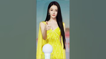 Địch Lệ Nhiệt Ba xinh đẹp lộng lẫy trong trang phục áo dài