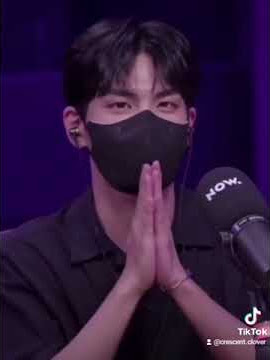wonpil and youngk singing with their mask on but their voice still perfect.
