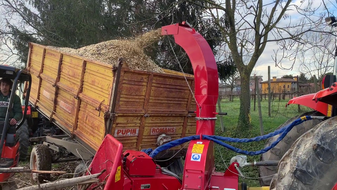 Cippatrice Farmiforest Ch 260 & Miniescavatore Kubota Con Pinza Forestale