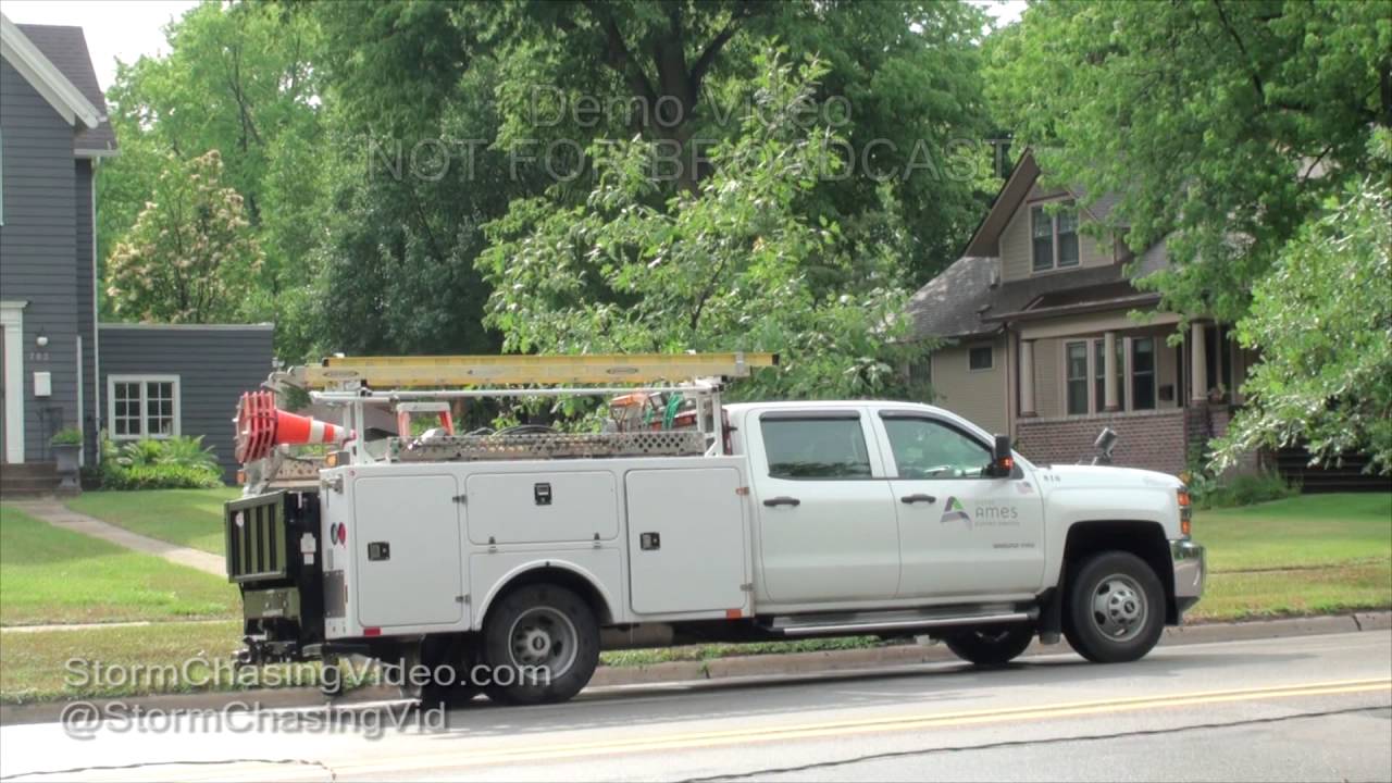 Lightning Downs Tree & Knocks Out Power line - Ames IA 6/13/2016