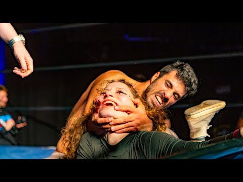 שירה סיני בקרב היאבקות נגד לירן קאזה מזרחי IPWA רסלינג כמו אצל האמריקאיים בבית ציוני אמריקה 