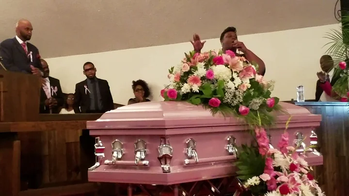 Felicia Walton sings at her mother funeral-Sis Sar...