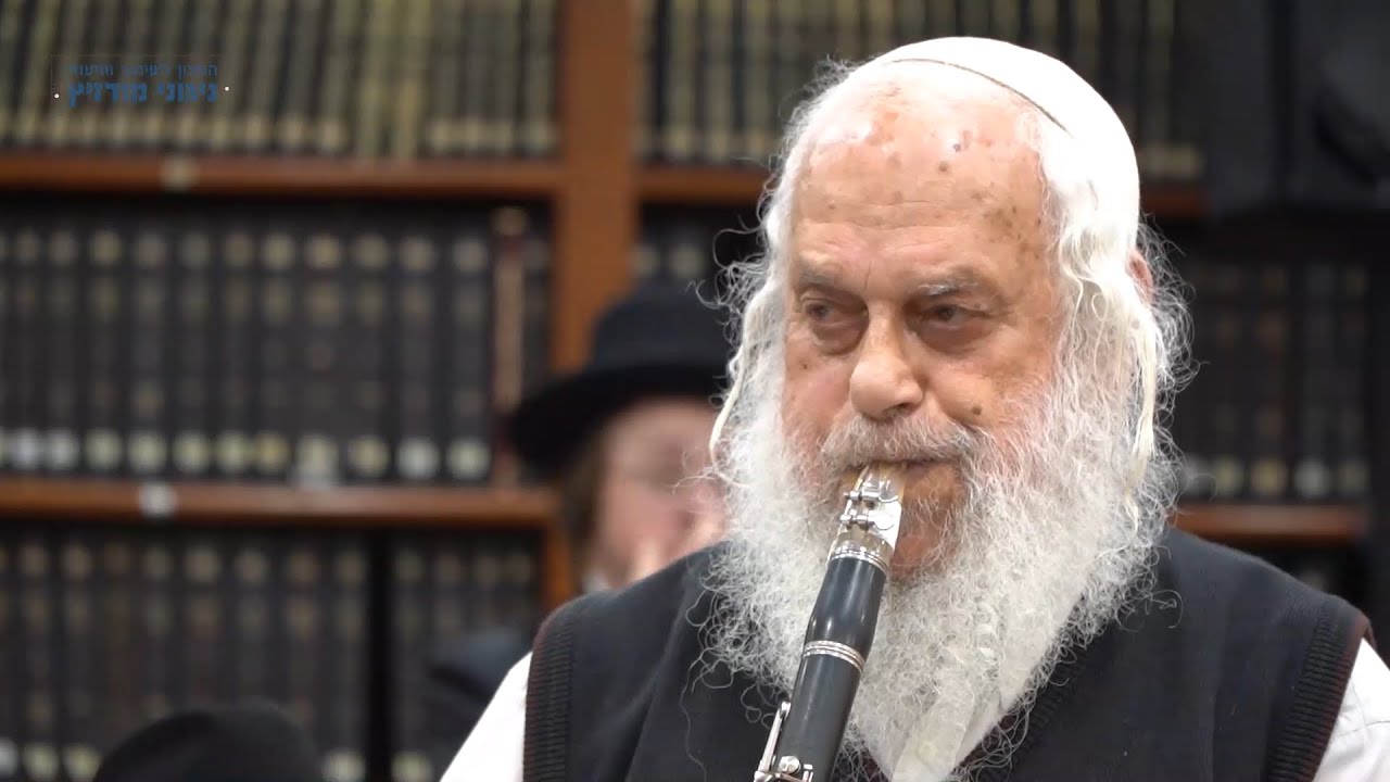 03 מוסא ברלין - מחרוזת ישמח משה - מלוה מלכה לזכרו של ר' בן ציון שנקר ז"ל - חשון תשפ"ה