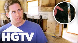 Piping COMPLETELY Ruins Tarek & Christina's $50,000 Flip! | Flip or Flop