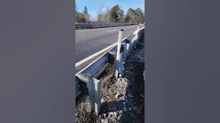 DANGEROUS GUARDRAIL LAPPING